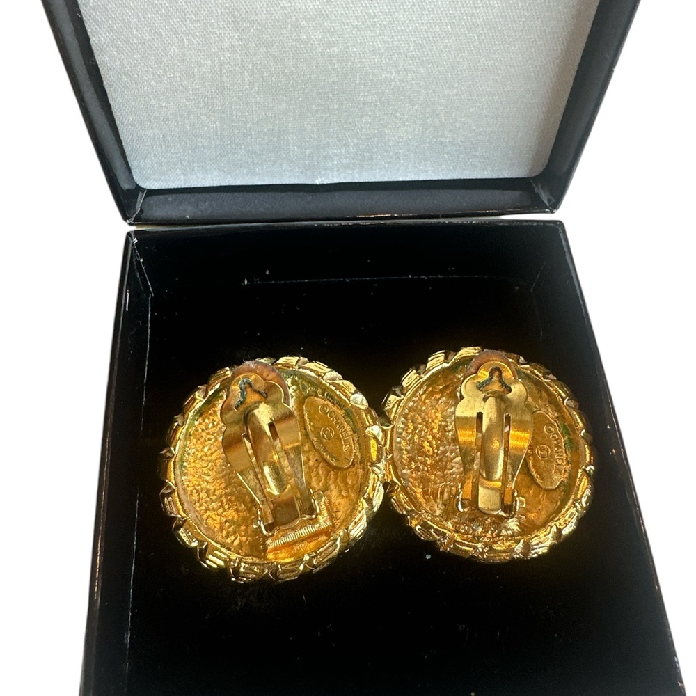#2508 Authentic Chanel button clip on vintagee earringsgs 1990s - Picture 2 of 4